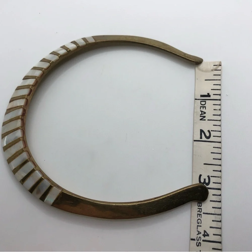 Vtg 70s Brass MOP Mother of Pearl Torque Collar Necklace Sits at 5” - 3” opening - Picture 7 of 7
